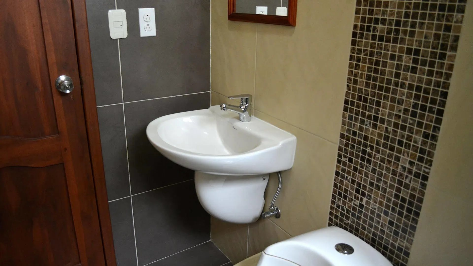 Dc Suites Aeropuerto Guayaquil 0*,